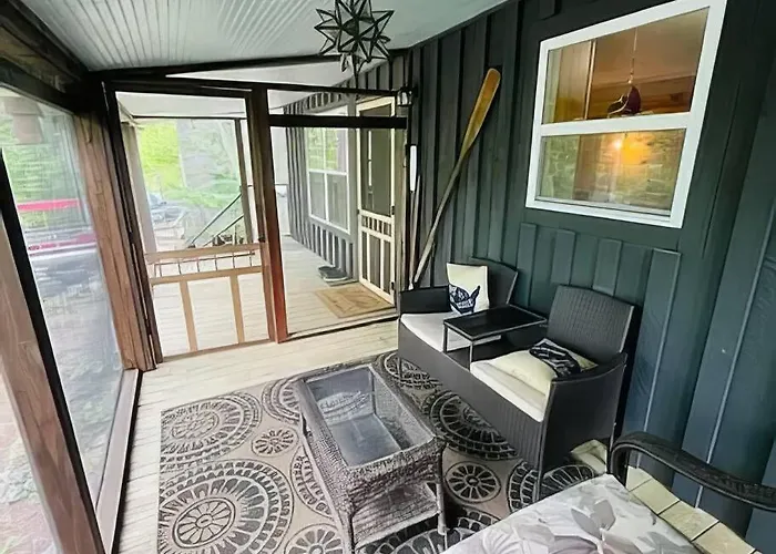 Cameron\'S Cottage At The Lake